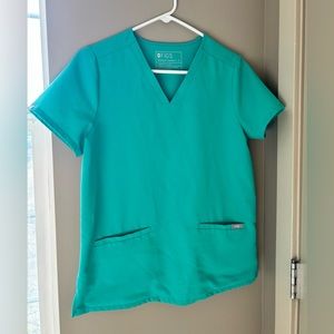 FIGS- Casma Three-pocket Scrub Top Surgical Green